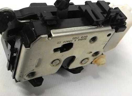 Fechadura de porta de carro recuperada, vista de lado